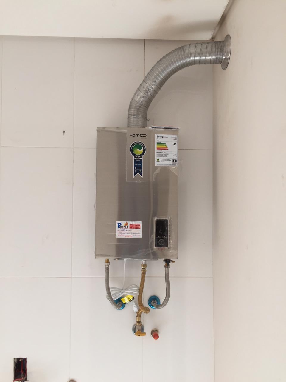 Aquecedor a gás com duto de exaustão