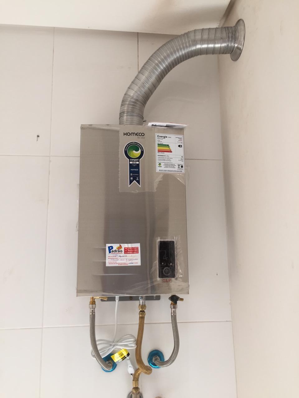 Aquecedor a gás instalado com chaminé